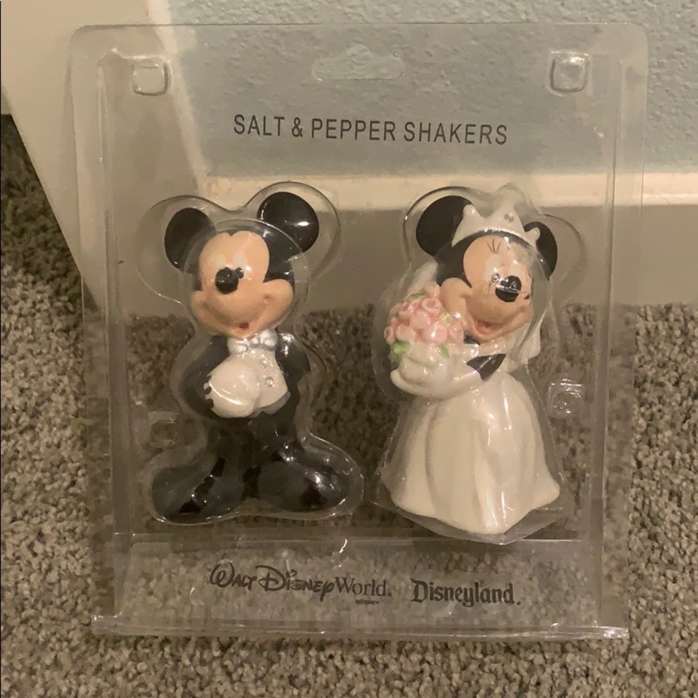 Mickey and Minnie wedding salt and pepper shakers